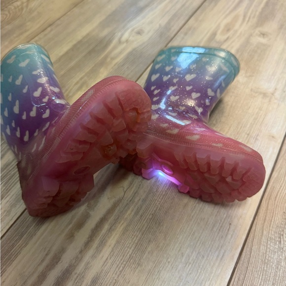 3/ $20. Toddler light up rain boots size 5 - Picture 2 of 3